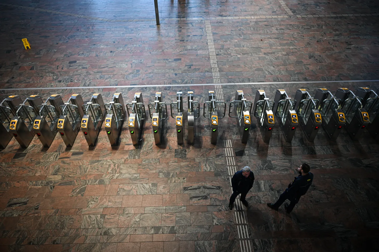 Staking in openbaar vervoer legt treinverkeer in heel Nederland grotendeels stil