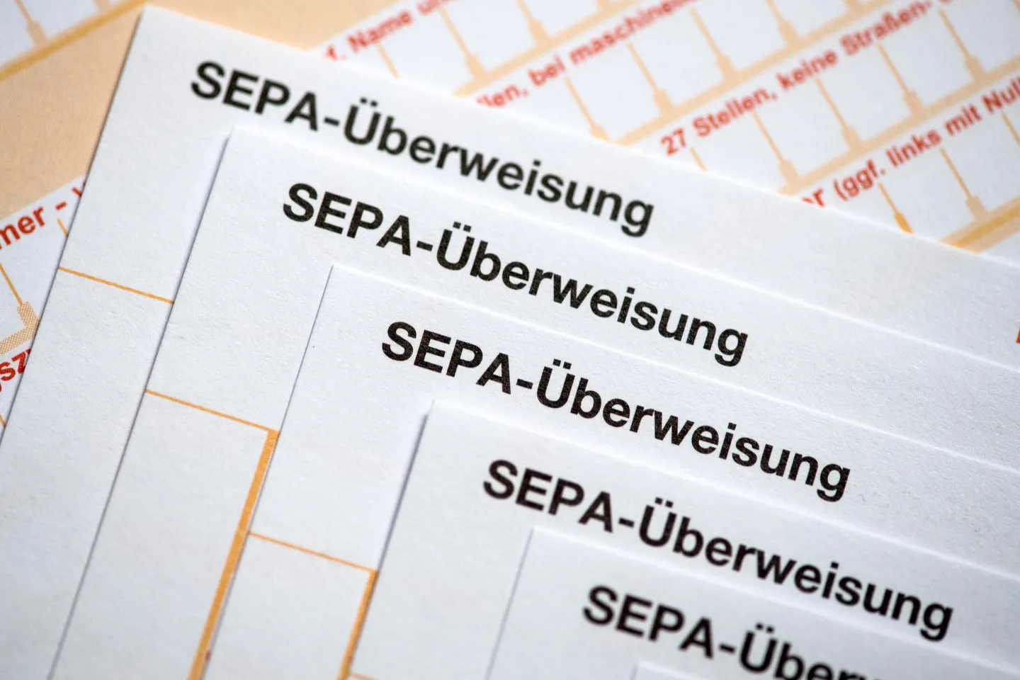 Konten geplündert: Ex-Sparkassen-Mitarbeiter unter Verdacht