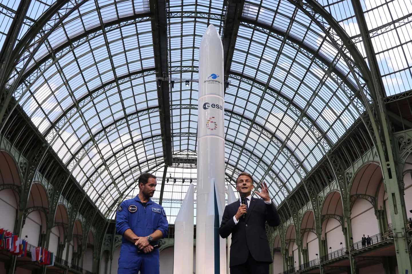 Macron appelle l’Europe à assumer sa “préférence européenne” dans le spatial