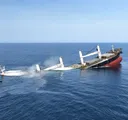 Два судна попали под обстрел в районе Ормузского пролива