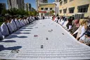 قيصري التركية تخلّد أسماء أكثر من 16 ألف طفل فلسطيني على لافتة ضخمة