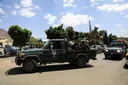 Yemeni government forces strike Houthis near Mocha as fighting displaces thousands