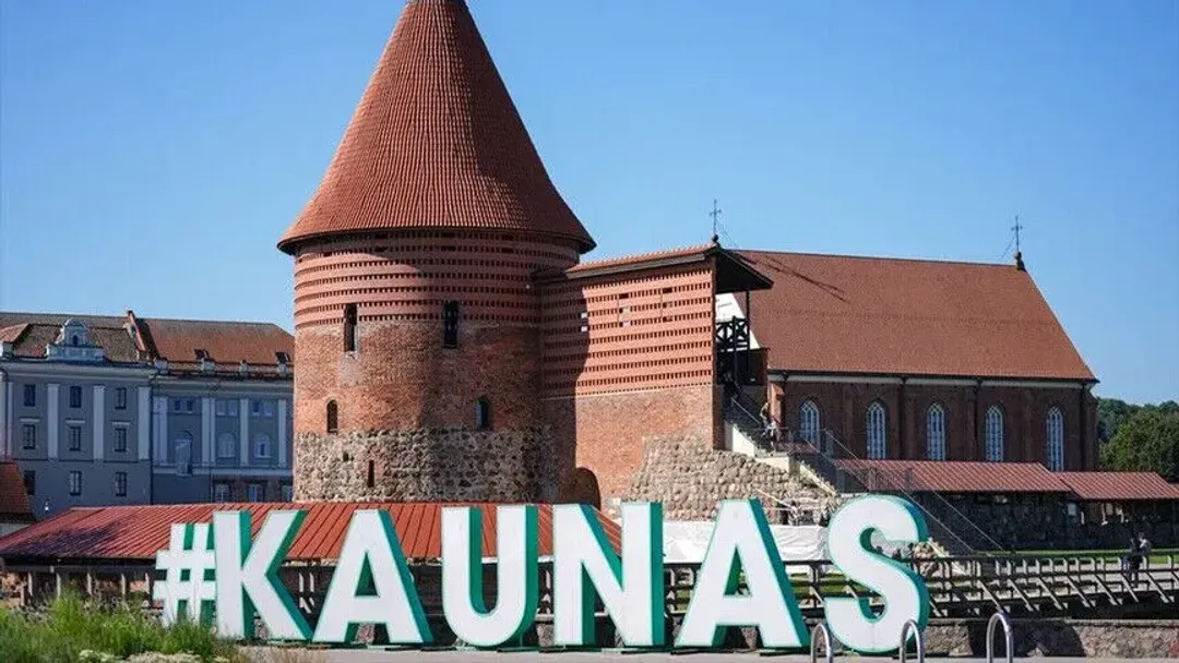 Motoçiklistët provokojnë besimtarët me kokë derri gjatë faljes së namazit në Lituani