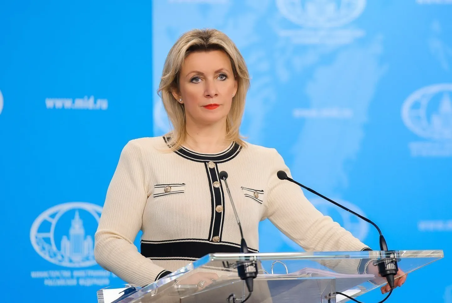 Захарова назвала слова Сикорского о победе над Россией «русофобией головного мозга»