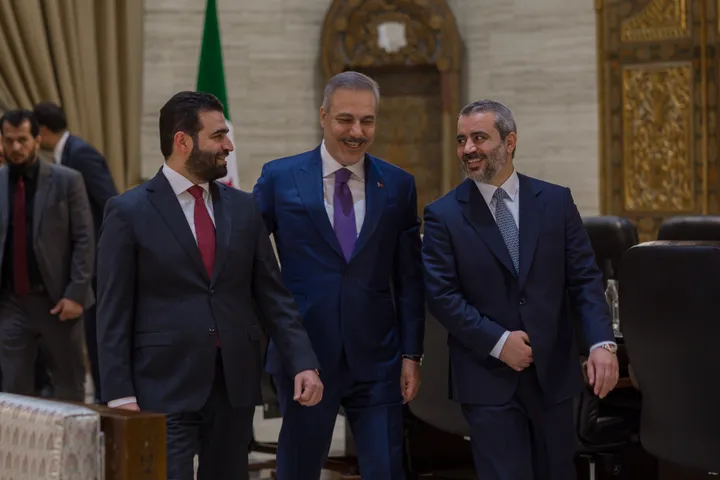 Kryediplomati turk zhvillon takim trepalësh në Damask me ministrat e Jashtëm e të Brendshëm sirianë