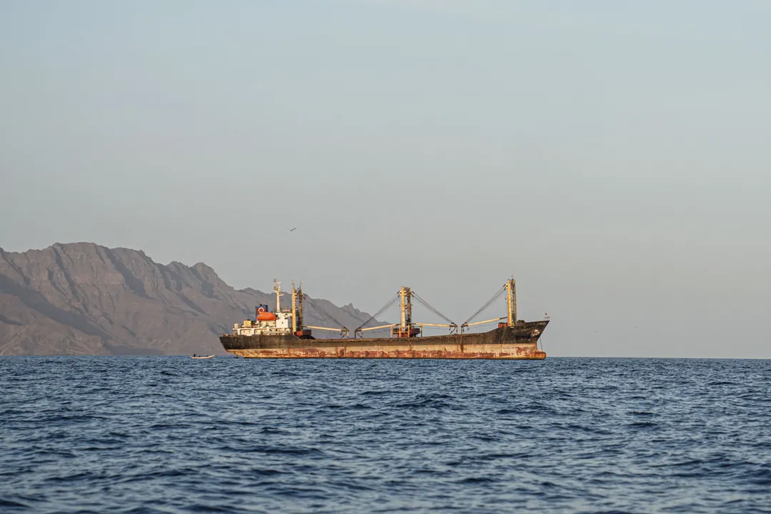 Arabia Saudí afirma que estrecho de Bab Al-Mandeb quedó libre de hutíes, tras ataque letal en Riad