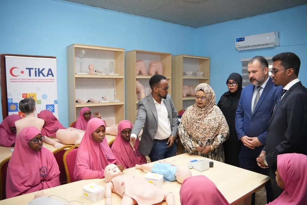 Machadka Qaranka ee Umulisooyinka oo TIKA Kala Wareegay Qalab Caafimaad