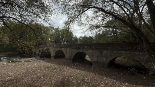 BiH: Presušilo korito rijeke Bosne kod Rimskog mosta zbog nedostatka padavina