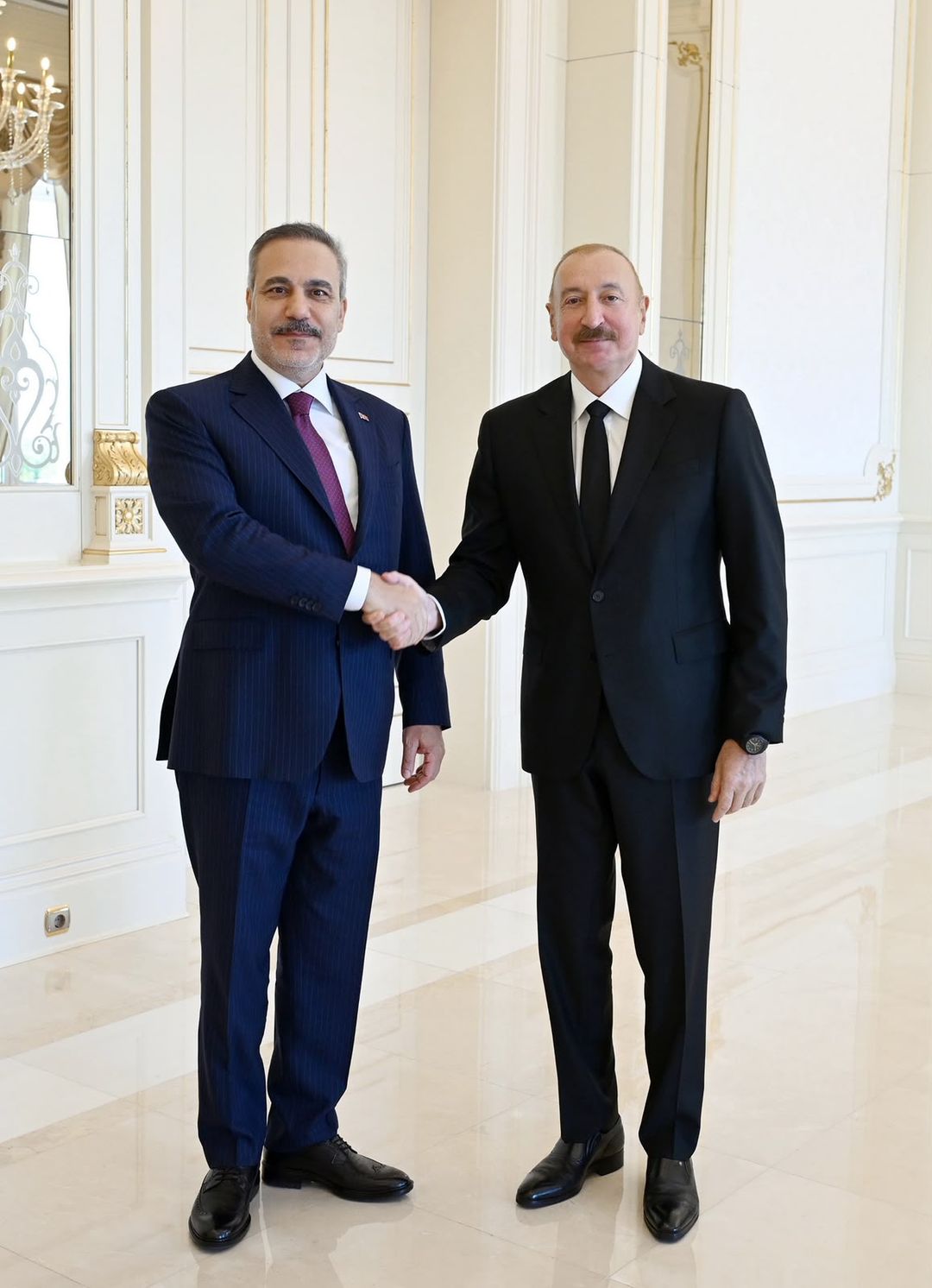 Presidenti i Azerbajxhanit pret kryediplomatin turk  Hakan Fidan