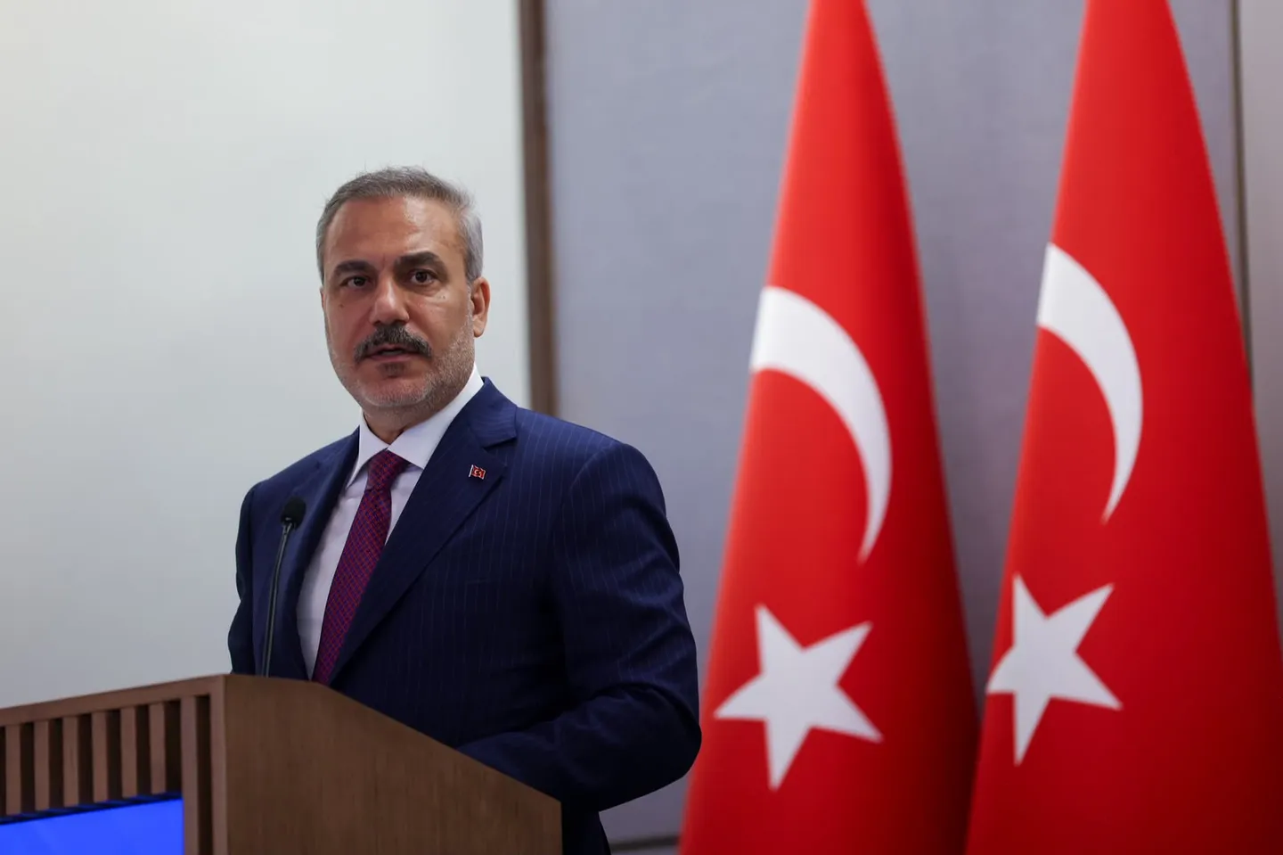 Kryediplomati turk bën thirrje për rikthim të "status quo"-së së paraluftës në Ngushticën e Hormuzit
