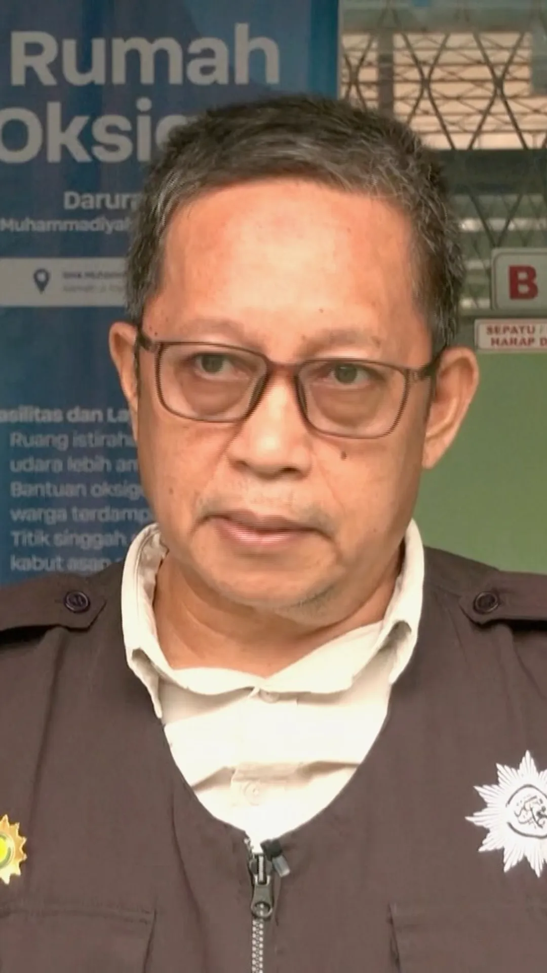 Kabut asap Kalbar memburuk, relawan keliling antar oksigen ke rumah warga