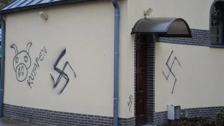 Xhamia në Belgjikë vandalizohet me mbishkrim kundër Islamit për herë të dytë