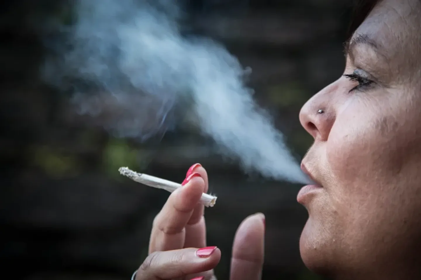 You don’t smoke. Could being around smokers affect your chances of having a baby?