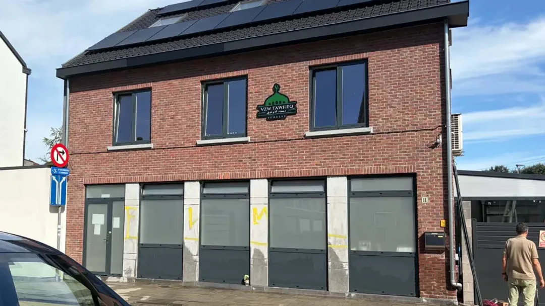Moskee in Schelle voor tweede keer in tien dagen beklad met haatboodschap: politie verhoogt toezicht
