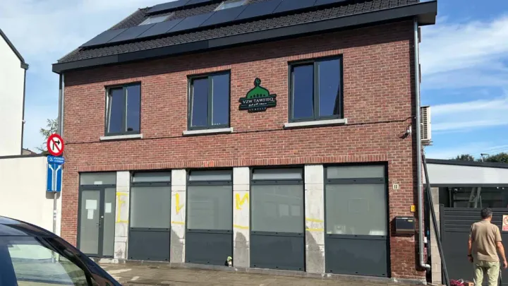 Moskee in Schelle voor tweede keer in tien dagen beklad met haatboodschap: politie verhoogt toezicht