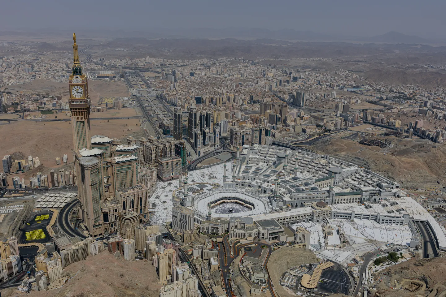 استنكار عربي واسع لإطلاق الحوثيين مسيّرة باتجاه مكة.. والرياض: عمل إرهابي وانتهاك للمقدسات