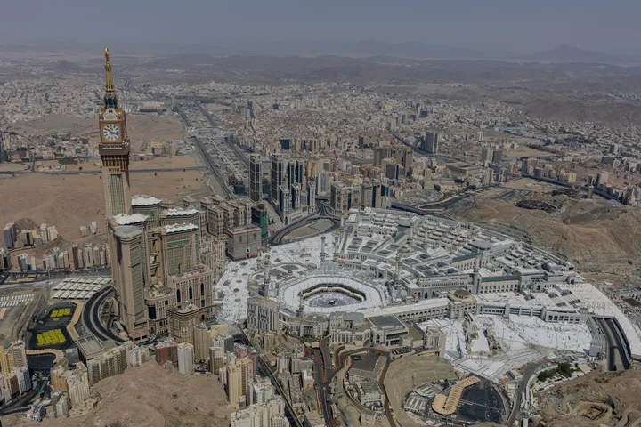 استنكار عربي واسع لإطلاق الحوثيين مسيّرة باتجاه مكة.. والرياض: عمل إرهابي وانتهاك للمقدسات