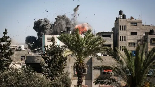 Izraelski napad na Palestince u redu za vodu u Gazi, ubijeno dijete