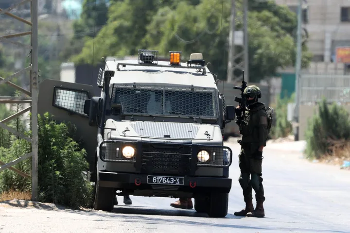 Israeli forces arrest journalist, injure two Palestinians in occupied West Bank