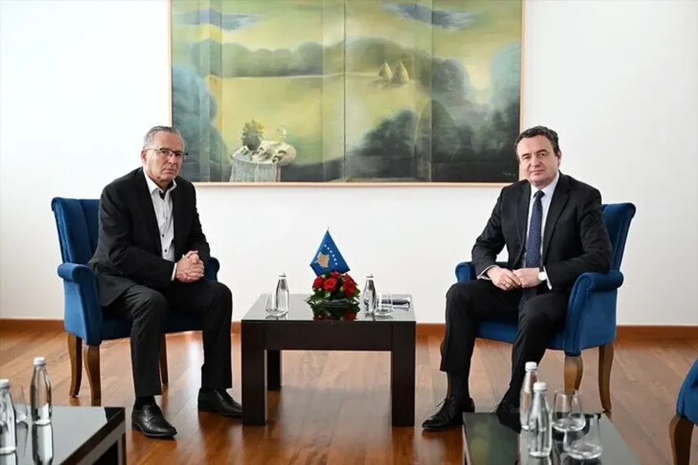 Kurti takon kreun e PDK-së pas vendimit të Gjykatës Speciale për ish-udhëheqësit e UÇK-së