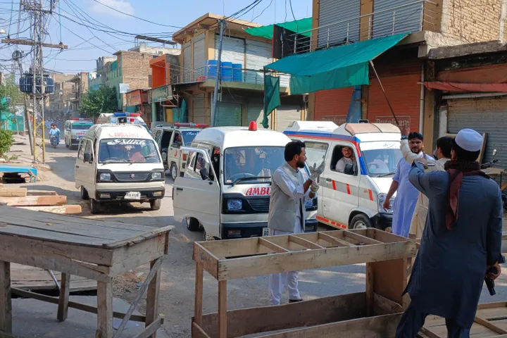پاكىستاندىكى بىر ساقچىخانىدا پارتلاش يۈز بېرىپ 8 كىشى ھاياتىدىن ئايرىلدى