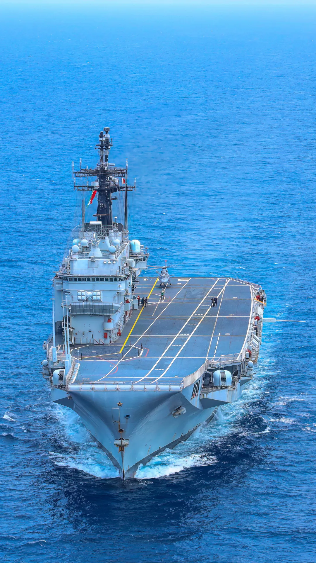 Kapal induk Italia Giuseppe Garibaldi tiba di Tanjung Priok, dikawal dua fregat TNI AL