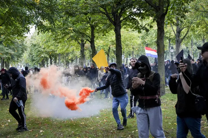 Escalatie rond rechts-extremistische en azc-protesten leidt tot straffen en groot politieonderzoek