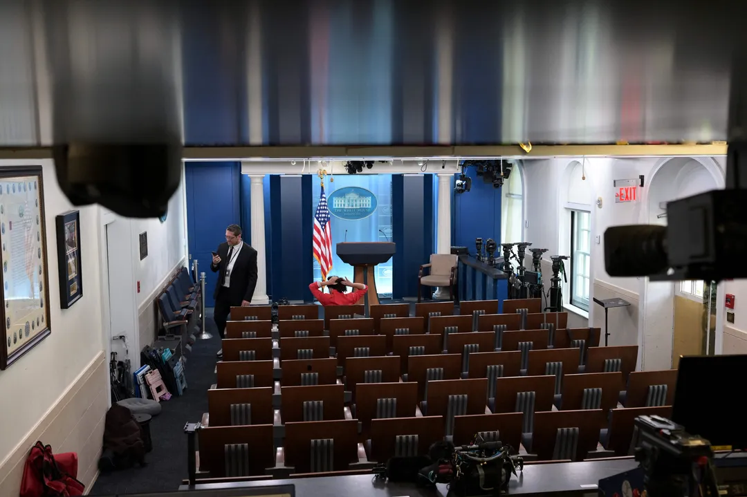 Ação judicial da CNN, do Politico e do MS NOW: a proibição da Casa Branca vai a tribunal