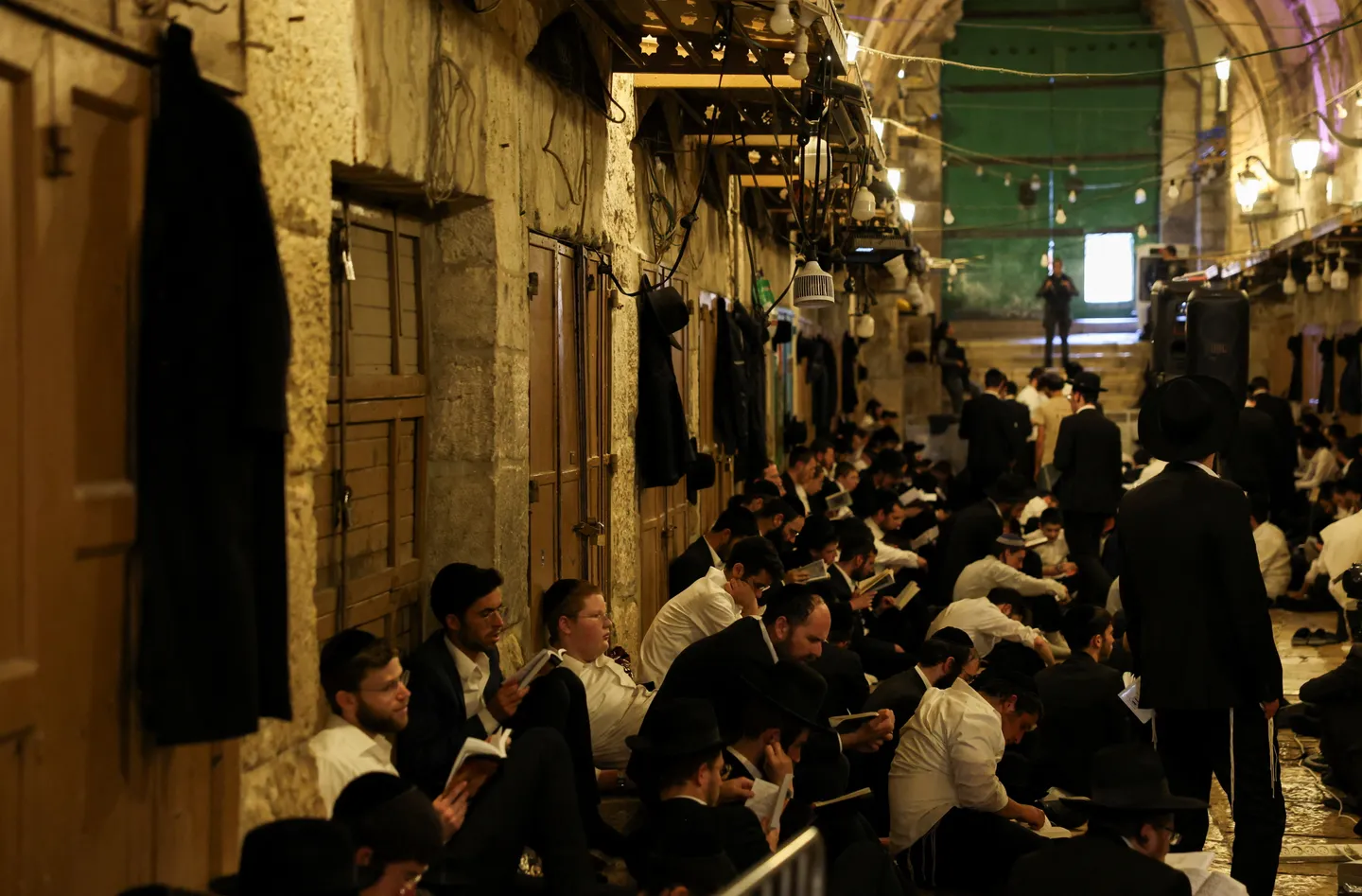 Around 100 illegal Israeli settlers storm Al Aqsa Mosque compound under police protection