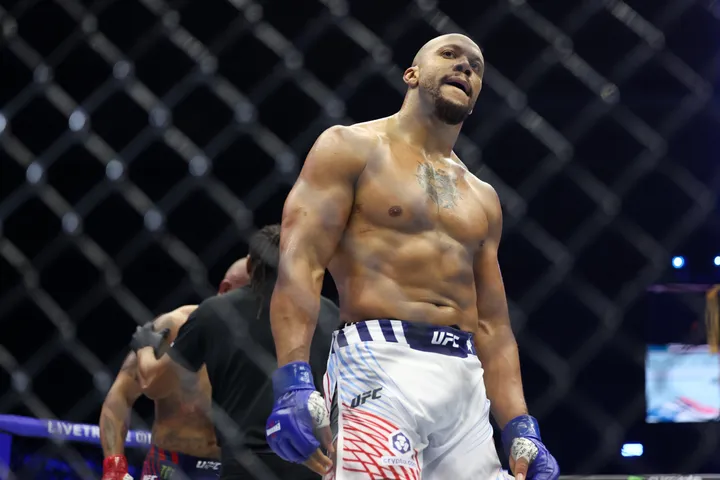 MMA: Ciryl Gane devient le premier Français champion à l’UFC