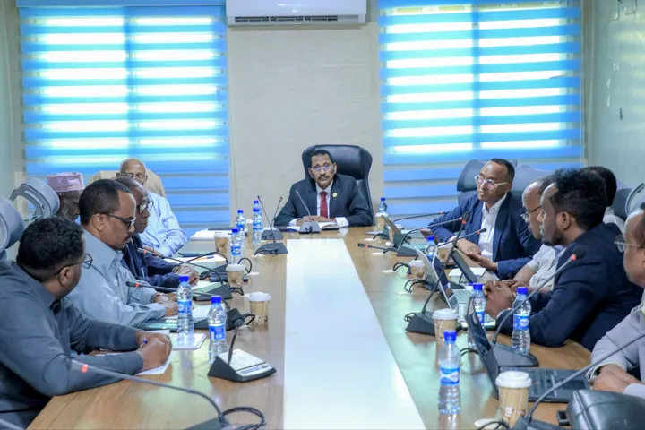 Wasiirka Arrimaha Gudaha iyo Guddoomiyaha SoDMA oo BFS ka Warbixiyay Diyaar-garowga Musiibooyinka