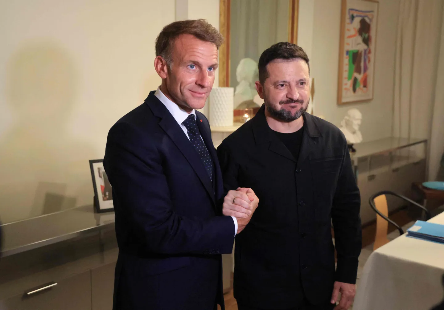 Zelenskyy, Macron discuss Ukraine's air defences and winter support