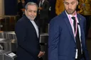 مىنىستىر ئاراقچى ياۋروپالىق مەنسەپداشلىرىنى «قوش ئۆلچەم» قوللىنىش بىلەن ئەيىبلىدى