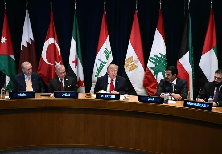 Trump revela diálogos “muy buenos” entre EE.UU. e Irán durante reunión con líderes de Oriente Medio
