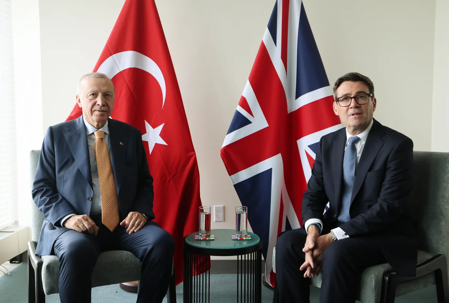 Erdoğan dhe kryeministri britanik diskutojnë çështjet globale
