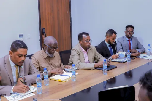 Wasiirka Warfaafinta oo la Kulmay Guddiga Warfaafinta ee Golaha Shacabka