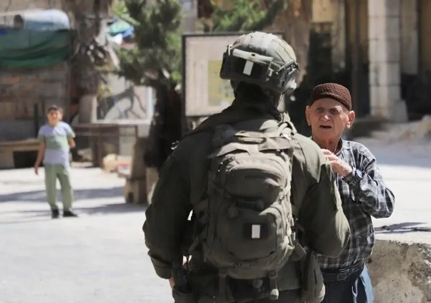 Izraeli bastis disa zona në Bregun Perëndimor dhe arreston disa palestinezë