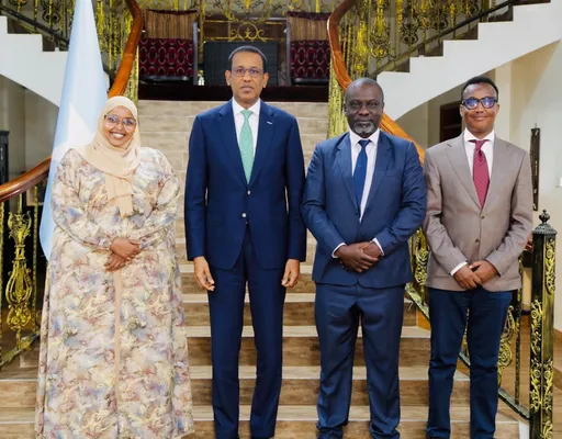 Safiirka Soomaaliya ee Kenya oo Wakiilka WHO Kala Hadlay Iskaashiga Caafimaadka