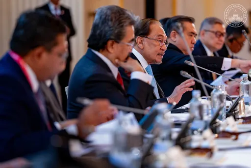Anwar teroka pelaburan bernilai tinggi bersama 21 syarikat China