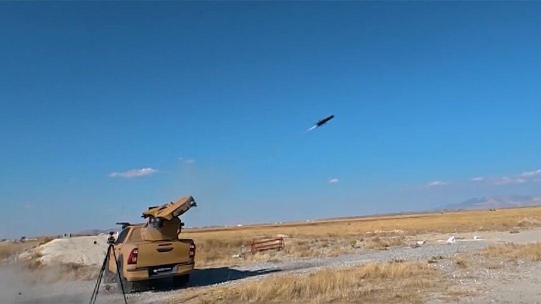 Kompania turke Roketsan  Sistemi i armëve KARAOK goditi për herë të parë një objektiv ajror