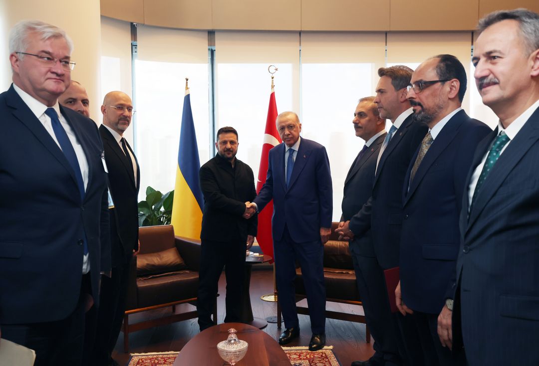Zelenskyy  Ukraina mbështet idenë që Türkiye të presë takim trepalësh për negociatat e paqes