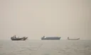 Иран: Танкер за гас погоден при минувањето низ Ормускиот Теснец по нелегална рута