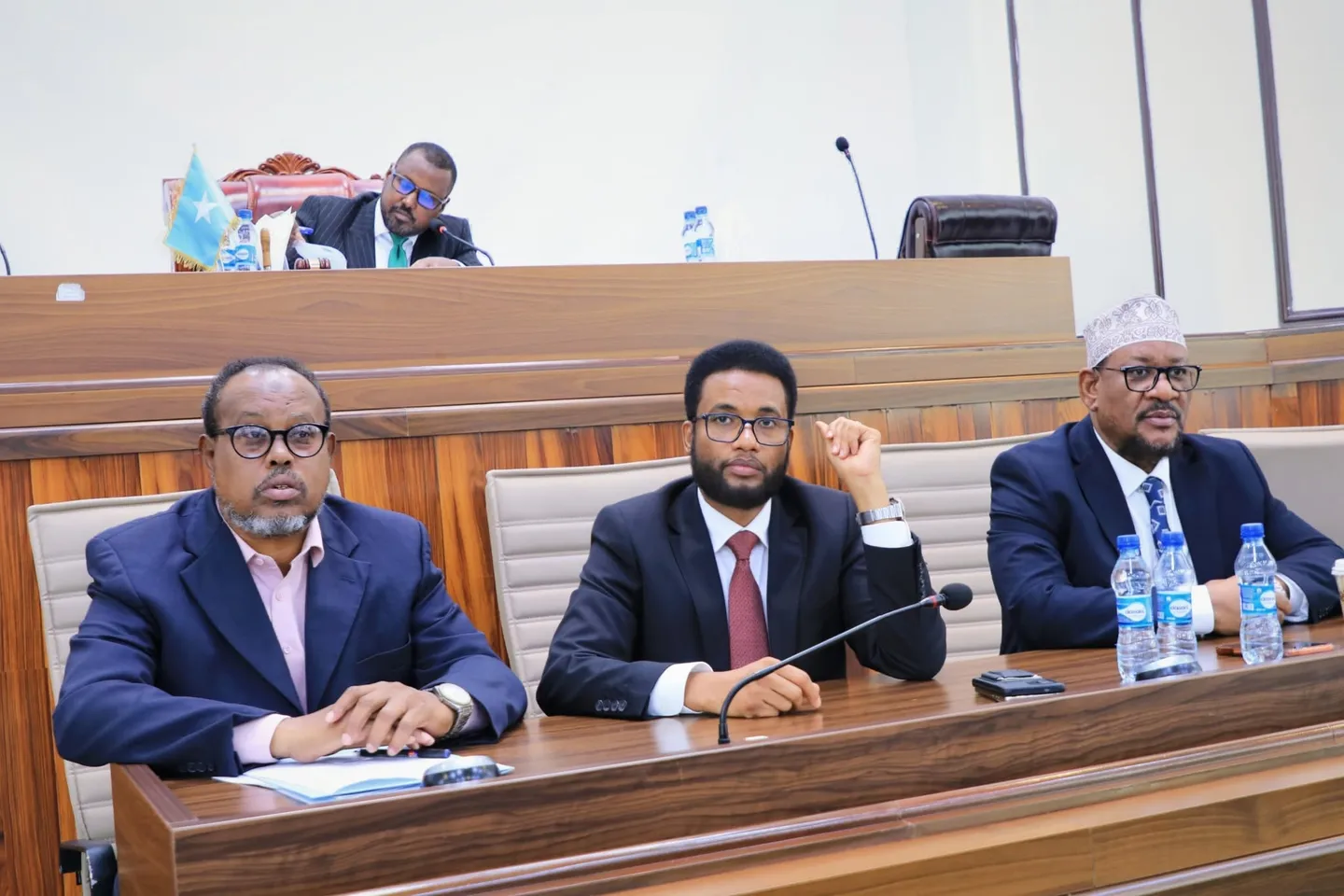 Baarlamaanka Soomaaliya oo Laalay Go’aankii Ra’iisul Wasaaraha ee Shaqaalaha Rayidka ah