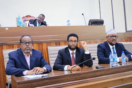 Baarlamaanka Soomaaliya oo Laalay Go’aankii Ra’iisul Wasaaraha ee Shaqaalaha Rayidka ah