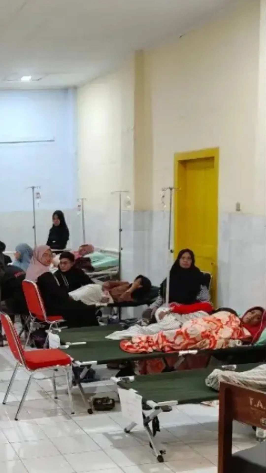276 siswa dan wali murid di Batang diduga keracunan setelah konsumsi MBG