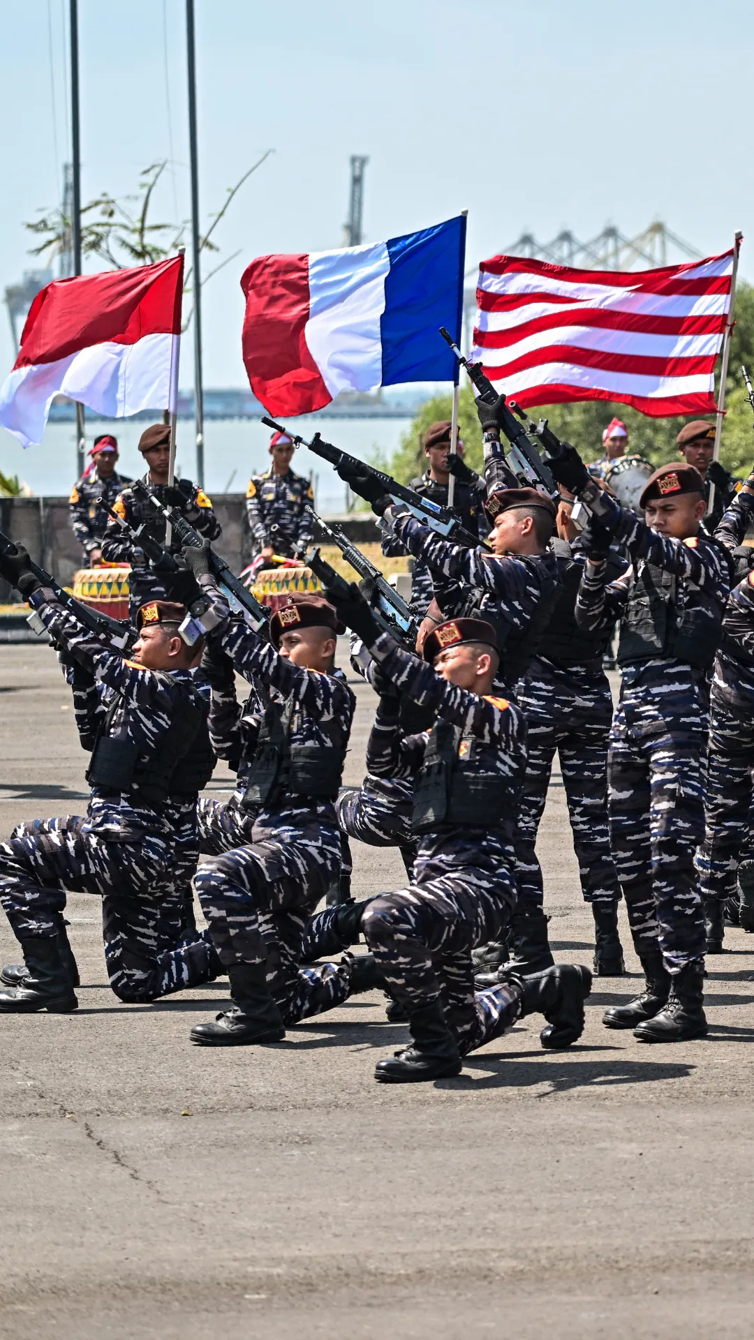 Menteri Angkatan Bersenjata Prancis tinjau akademi Angkatan Laut Indonesia