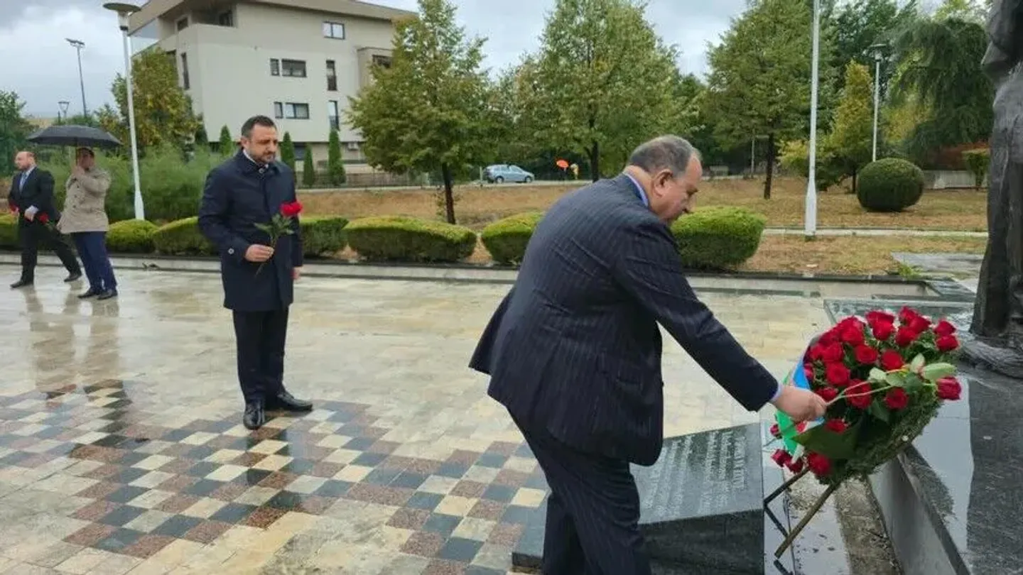 Azerbejdžan obilježava Dan sjećanja: Položeno cvijeće u Parku prijateljstva u Sarajevu
