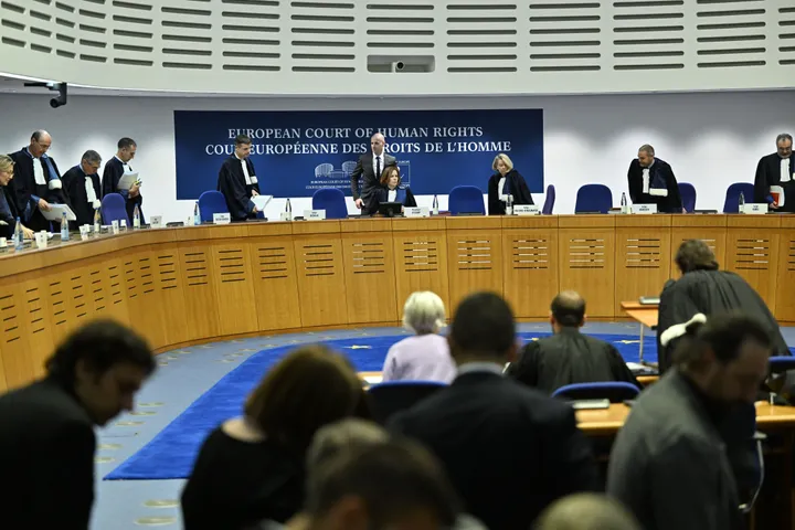 Реакции по одложувањето на рочиштето за правниот статус на Центарот за македонски јазик во Грција