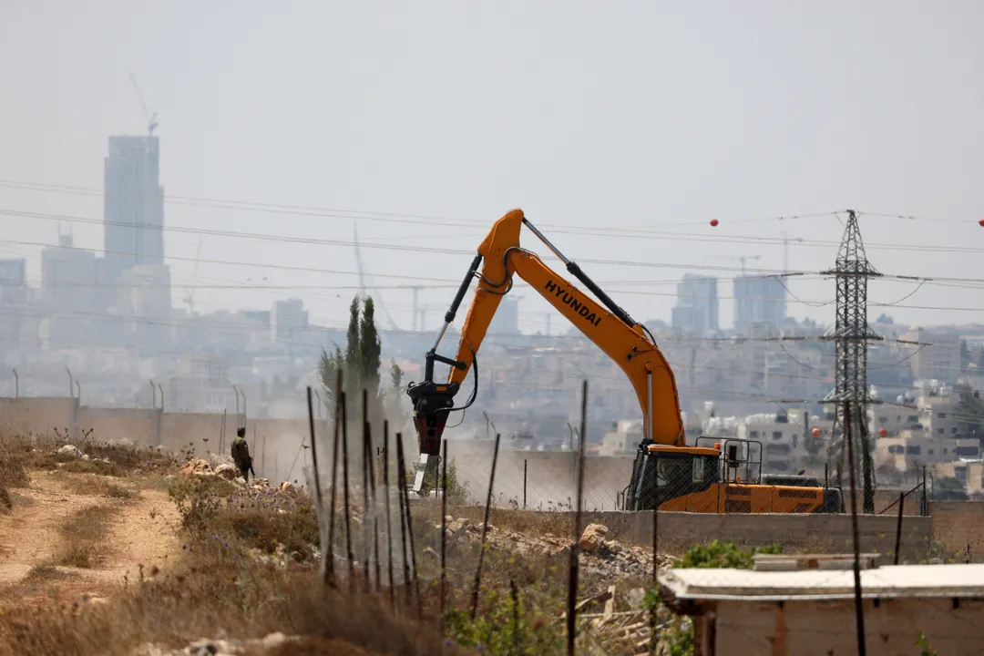 Cisjordanie occupée: une famille palestinienne contrainte de démanteler sa ferme vieille de 40 ans