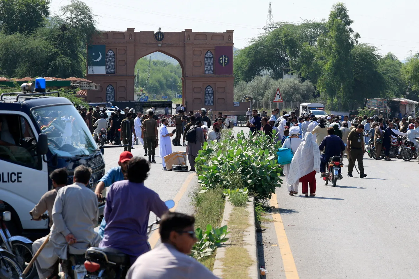 Imran Khan supporters delay Islamabad protest to ‘wear down’ government
